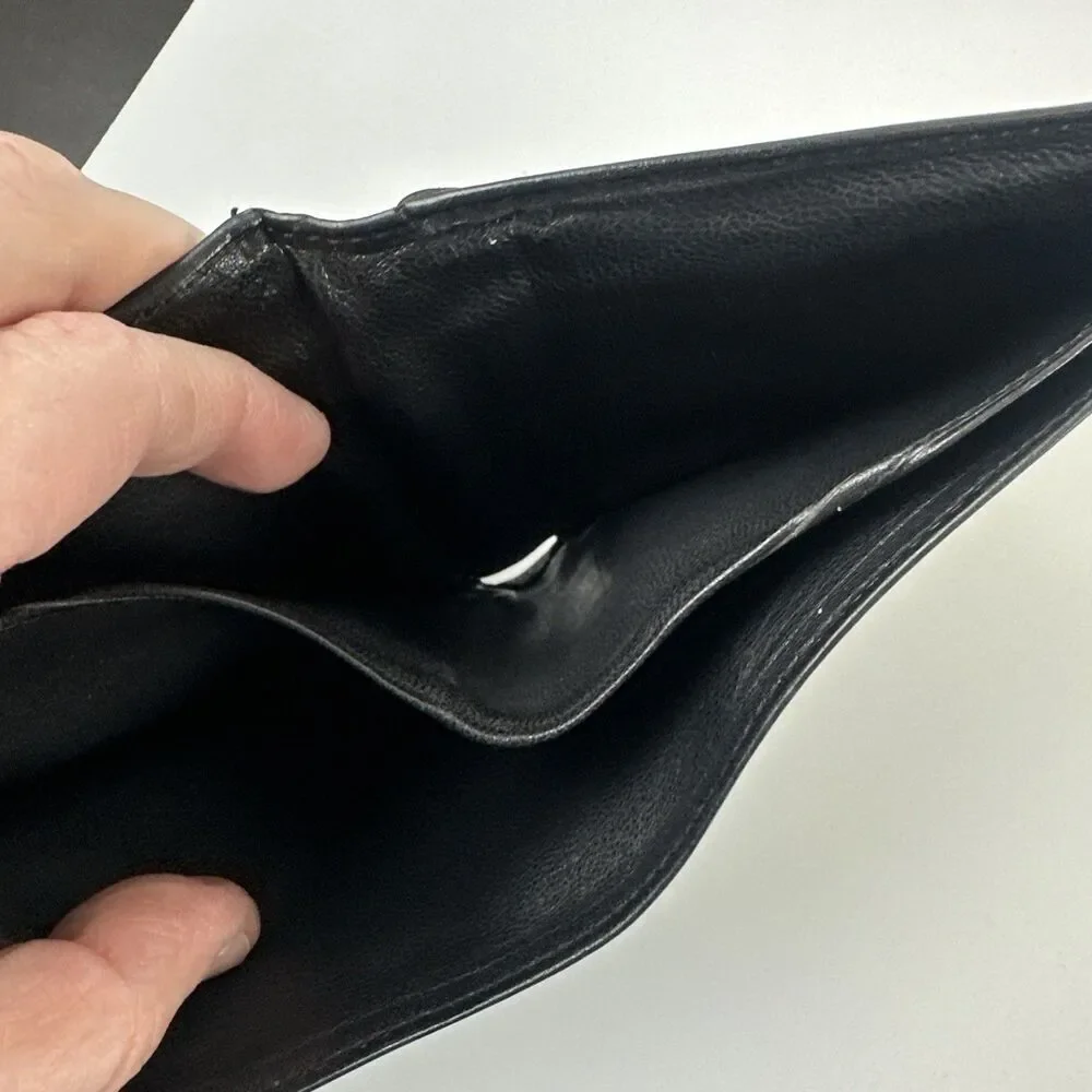 Tumi Black Leather Wallet Slim Flat Smooth Bi-Fold Credit Cards Slots Unisex